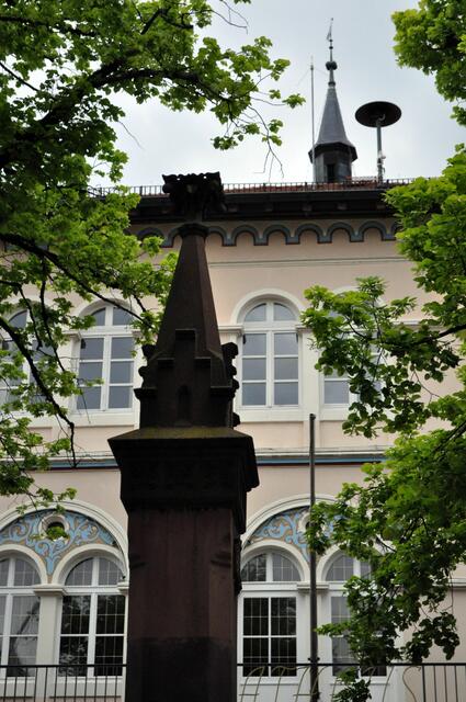 Marktplatzbrunnen. Dahinter das Rathaus. | Foto: Daniela Somers
