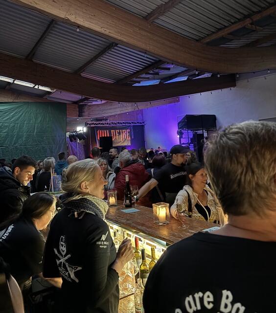 Barbetrieb durch ehrenamtliche Mitglieder des Badman e. V. | Foto: Badman e. V.