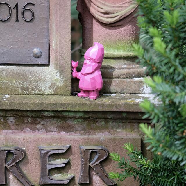 Mini Karl auf dem Grabstein entdeckt | Foto: ED