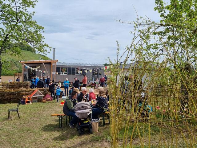Auf dem schönen Gelände bei schönem Wetter fand das erste Blütenfest des Brackenheimer Naturkindergartens Hoffnungsland statt. | Foto: Jochen Baral