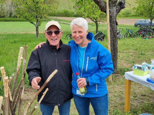 Stephanie Alber, die Leiterin vom Naturkindergarten freute sich über die vielen, die das erste Blütenfest des Naturkindergartens unterstützen! | Foto: Jochen Baral