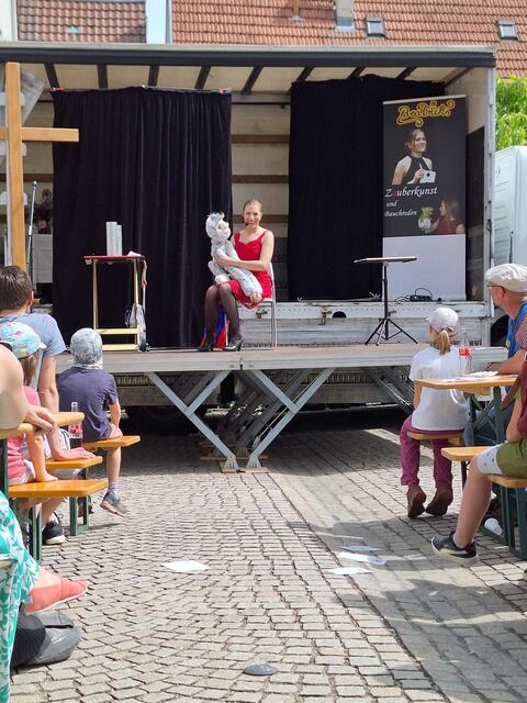 BeaTricks hatte nicht nur Tricks auf Lager, sondern begeisterte mit ihrer Handpuppe. | Foto: Ulli Baral