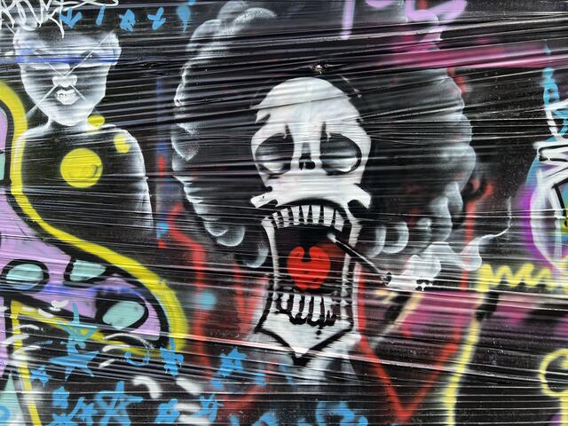 Beim Graffiti Kurs mit BERK; auf Folie gesprayt | Foto: Moni Bordt