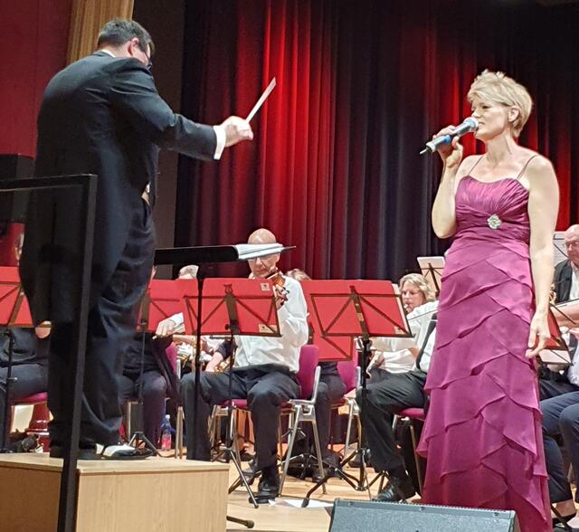 Simone Schuh gab dem Konzertabend mit ihrem ausdrucksvollen Gesang eine besondere Note und erntete dafür verdienten Applaus. | Foto: privat