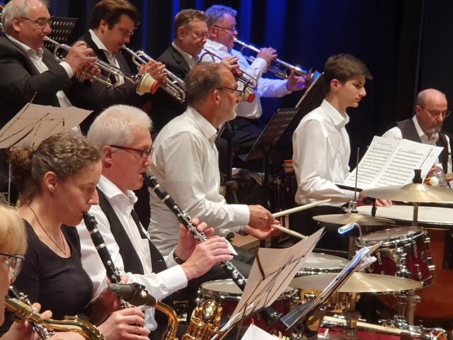 Die Originalnnoten der Arrangements verlangten auch von Trompeten, Klarinetten und Schlagzeugern hohe Konzentration. | Foto: privat