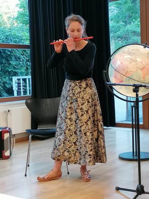 ...und einer mystisch anmutenden Improvisation auf der Flöte und mit ihrer Stimme.  | Foto: privat