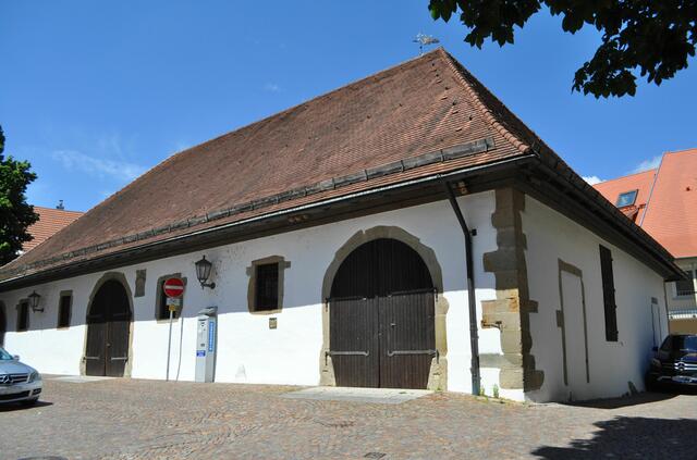 Die Kelter neben der Kirche erstmals erbaut 1542. Nach einem Brand 1762 wurde sie wieder errichtet. Heute ist sie ein Veranstaltungsort der Stadt. | Foto: Daniela Somers