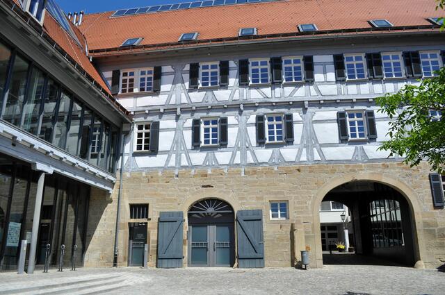 Gebäude des Schlosses. Hier wurde Alt sehr schön mit Neu kombiniert. | Foto: Daniela Somers