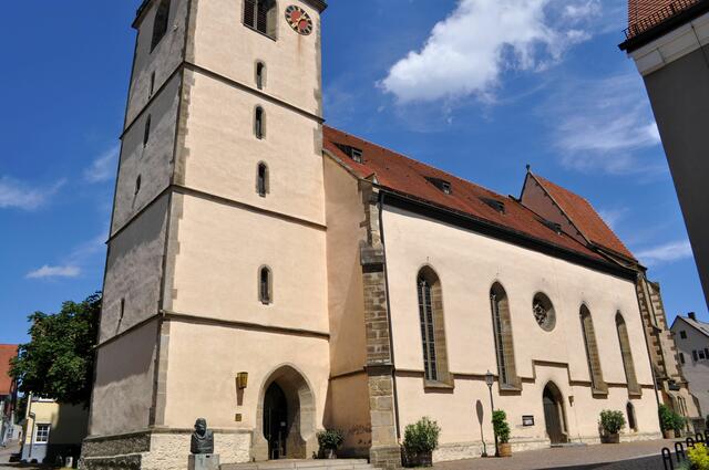 Kirchenschiff und erhöhter Chor. | Foto: Daniela Somers