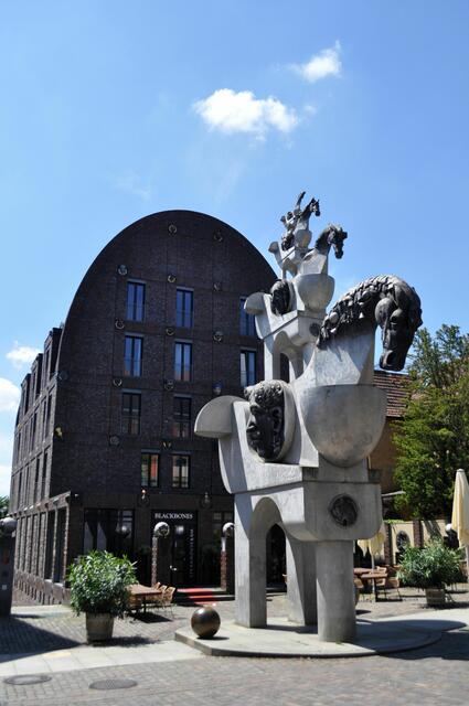 Gleich neben dem "Turm der grauen Pferde" steht die Villa Visconti. | Foto: Daniela Somers