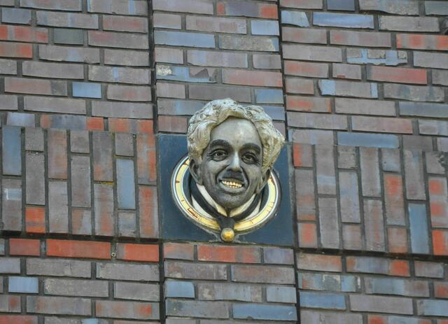 Charlie Chaplin ist auch einer der Köpfe die man hier sehen kann. | Foto: Daniela Somers