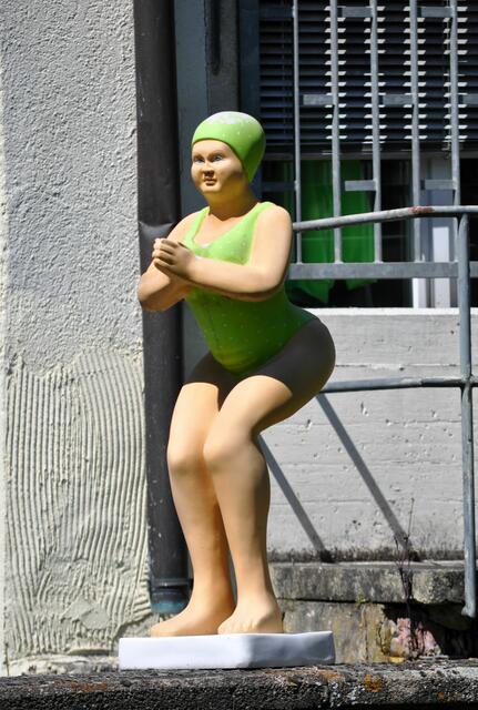 Figur die zum Cafe gehört. Genau davor verläuft die Metter. | Foto: Daniela Somers