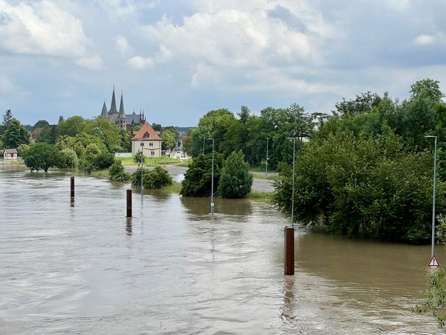 ...der Radweg und auch bald die Parkplätze, sind verschwunden | Foto: Moni Bordt