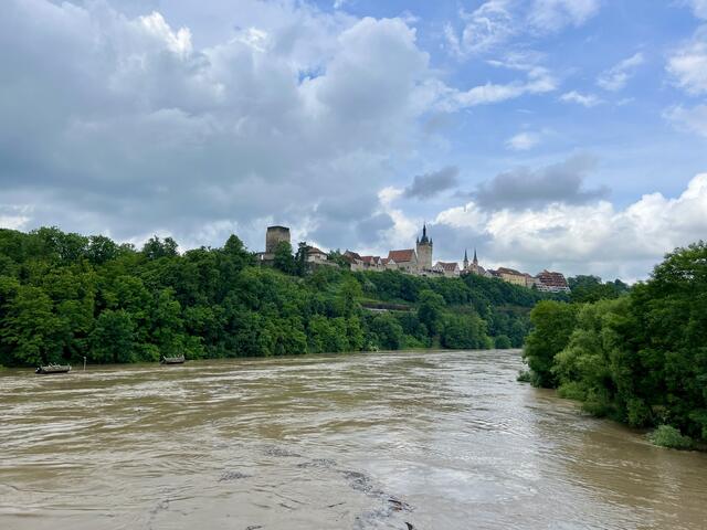 ...kaum noch was vom Steg zu sehen; hier legt eigentlich der "Neckarbummler" an... | Foto: Moni Bordt