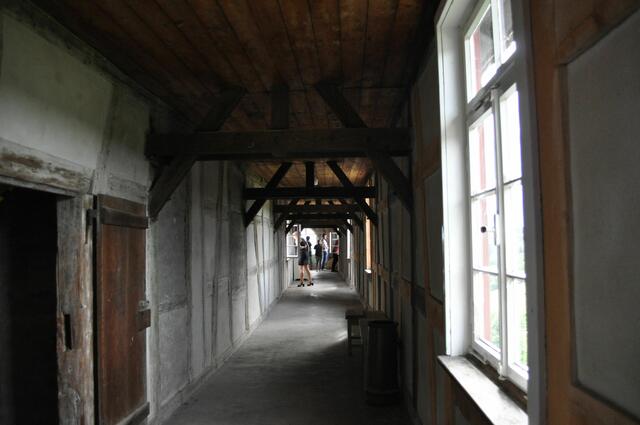 Im Fachwerkwehrgang. | Foto: Daniela Somers