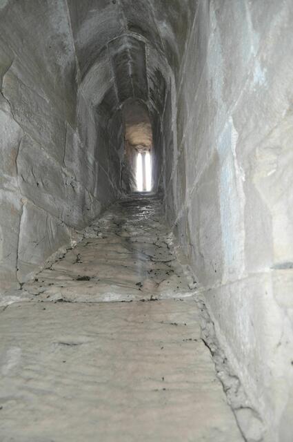 Der Bergfried. 4 Meter dicke Mauern. | Foto: Daniela Somers