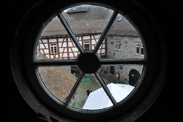 Blick von oben in den Burghof. | Foto: Daniela Somers
