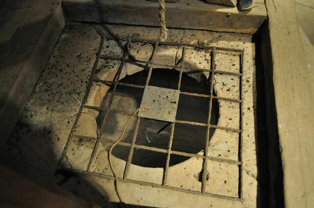 Da unten wurde man dann eingesperrt. Wenn man eine Hexe oder ein Aufständiger war. | Foto: Daniela Somers