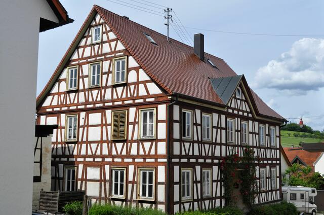 Unterhalb der Burg steht dieses tolle Fachwerkhaus. | Foto: Daniela Somers