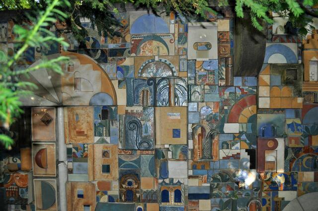 Eine Wand mit Kunst von Lee Babel | Foto: Daniela Somers