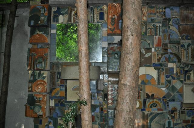 Eine Wand mit Kunst von Lee Babel. Es ist ihre "Archivwand". | Foto: Daniela Somers
