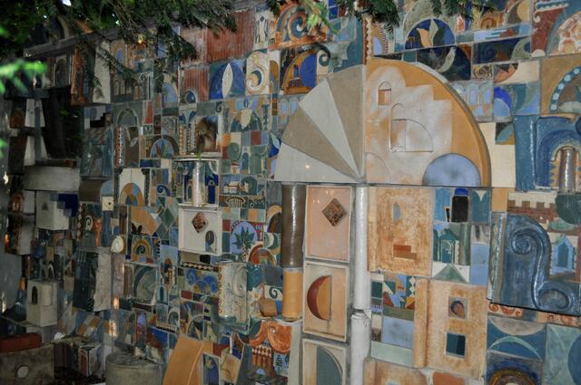 Eine Wand mit Kunst von Lee Babel | Foto: Daniela Somers
