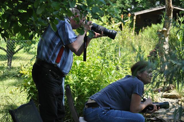 Typische Haltung der Heimatreporter. | Foto: Daniela Somers