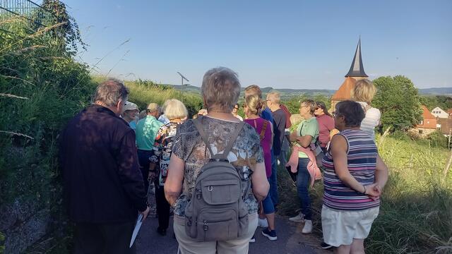 Hannelore Kutovsky erklärt zum Thema Rosen | Foto: Ursula Hamann