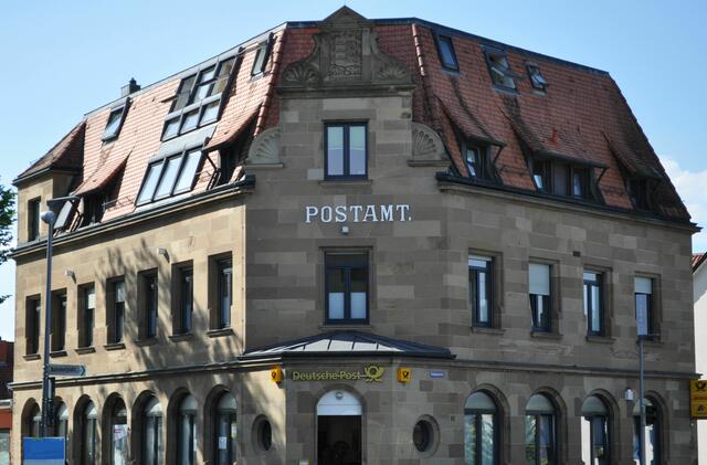 Das alte Postamt neben dem Bahnhof. Auch heute noch Postamt. | Foto: Daniela Somers