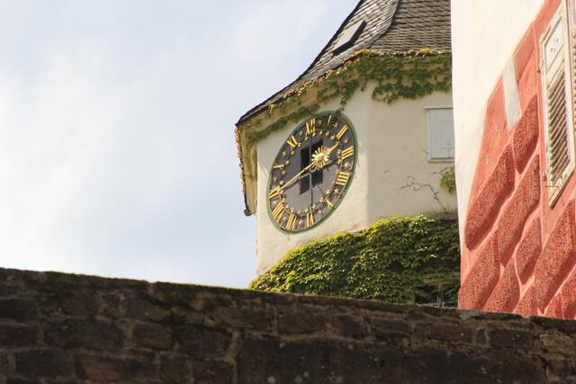 Burg Zwingenberg- wunderschöne Uhr | Foto: Ralf Röser