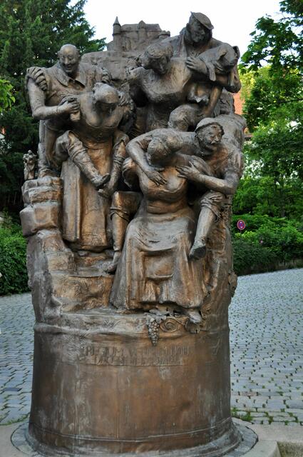 Die Bronzeplastik des Bildhauers Joseph Michael Neustifter. Die Plastik ist  3,30 m hoch und 1,5 Tonnen schwer. Übergeben wurde sie der Stadt am 26.6.1993.  | Foto: Daniela Somers