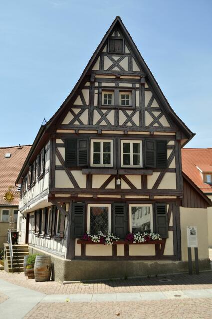 Gasthaus Sonne. Es lag an der alten Heerstraße und war auch Relaisstation der Pferdepost.  | Foto: Daniela Somers