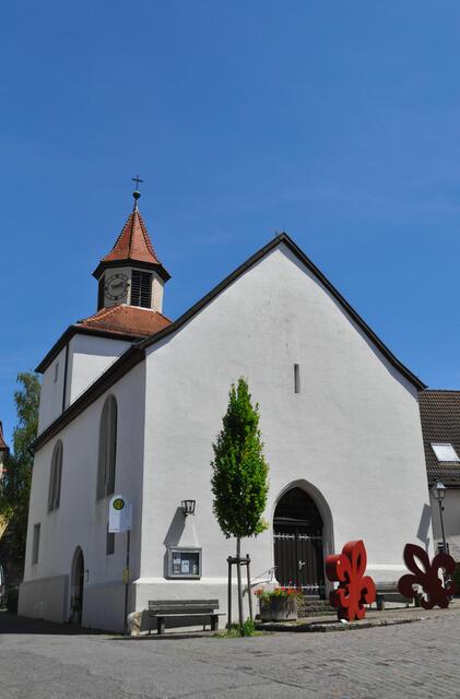 Die Martinskirche. Ursprünglich als romanische Chorturmkirche St. Nikolaus im 13. Jh. erbaut. Da sie in einer Pfarrbeschreibung von 1828 irrtümlich mit der karolingischen Pfarrkirche St. Martin gleichgesetzt wurde, trägt sie seitdem den Namen „Martinskirche“. Leider war sie geschlossen. Im Inneren hätte man noch Fragmente von Bildzyklen, darunter auch ein Nikolauszyklus aus der Mitte des 15. Jahrhundert sehen können. | Foto: Daniela Somers