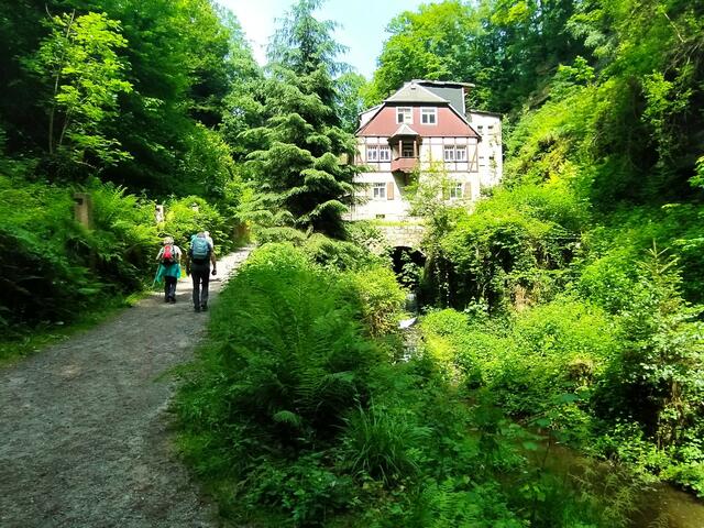 Hier taucht nach anstrengendem Aufstieg endlich unsere Einkehr auf: die Rathewalder Mühle | Foto: sigischlottke