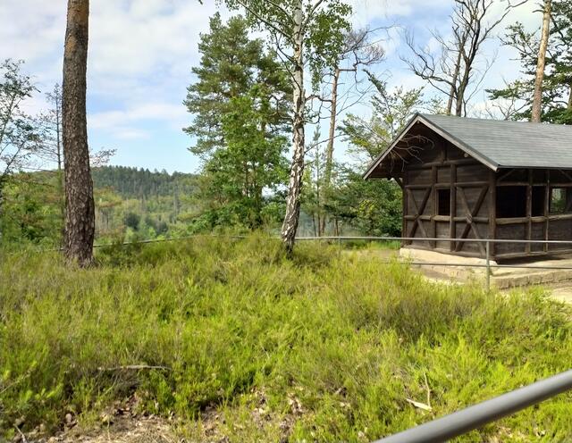 Eine schöne Rasthütte steht auch hier oben | Foto: sigischlottke