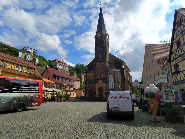 Auf dem hübschen Marktplatz von Stadt Wehlen startet unsere 2. Etappe des Malerwegs | Foto: sigischlottke
