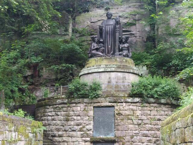 Das imposante Richard-Wagner-Denkmal mitten im Wald | Foto: sigischlottke