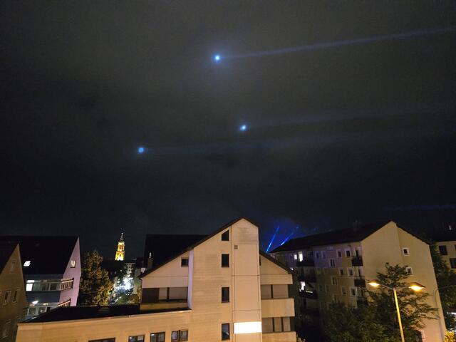Im Hintergrund die Lasershow.  | Foto: Heidrun Rosenberger