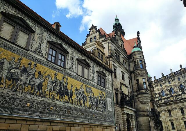 Der Fürstenzug, der die Außenmauer des Stallhofs schmückt | Foto: sigischlottke