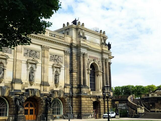 Die Kunstakademie ist direkt bei den Brühlschen Terrassen | Foto: sigischlottke