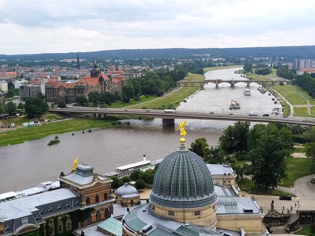 Und hier haben wir nochmal die Kuppel "Zitronenpresse" mit der vergoldeten Fama obendrauf. Dies gehört zum Ensemble der Kunstakademie. | Foto: sigischlottke