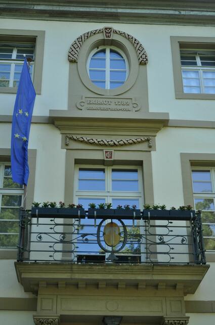 Über dem Eingangsportal | Foto: Daniela Somers