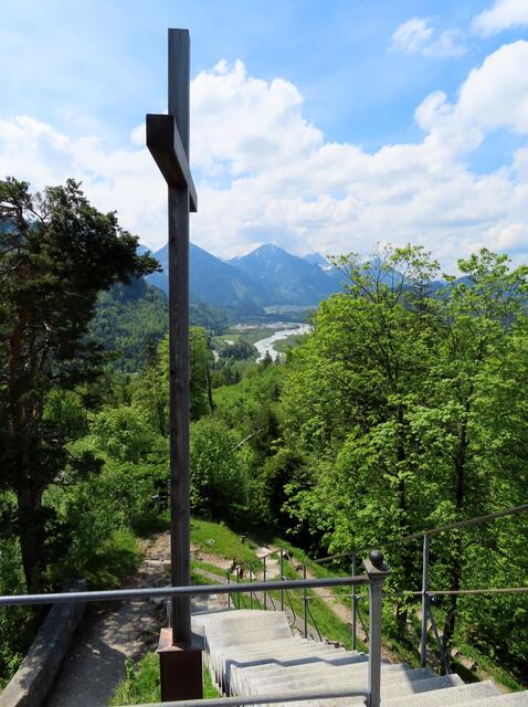 Im Hintergrund der Lech | Foto: WandernGabyErich