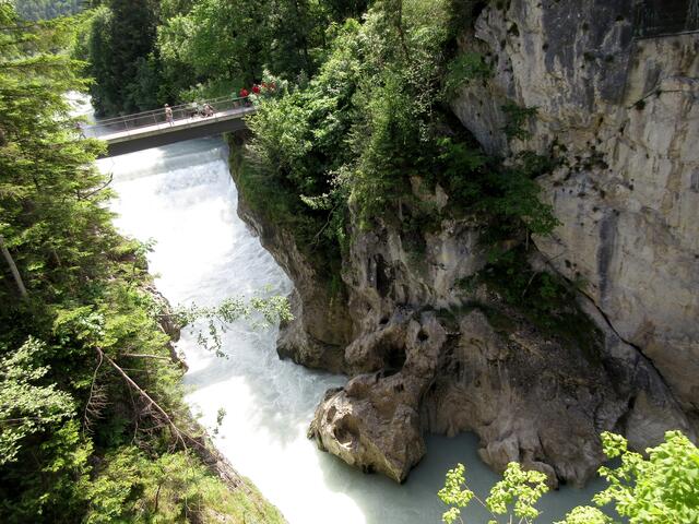 Da geht es ganz schön runter.... und laut | Foto: WandernGabyErich