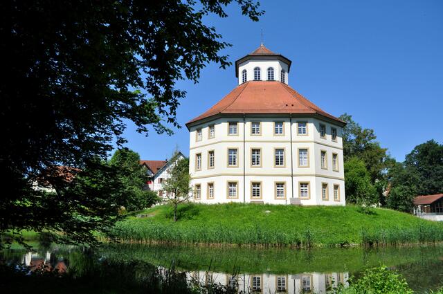 Das Schloss umgeben vom Wassergraben ist ein echter Hingucker. | Foto: Daniela Somers
