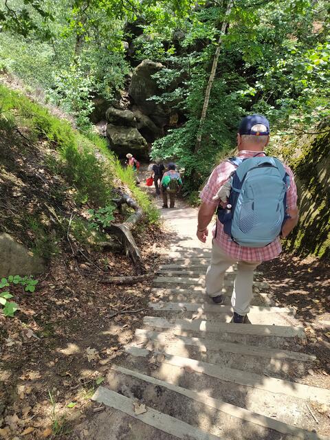 Nun geht's 800 Stufen hinunter in den Tiefen Grund.  | Foto: sigischlottke