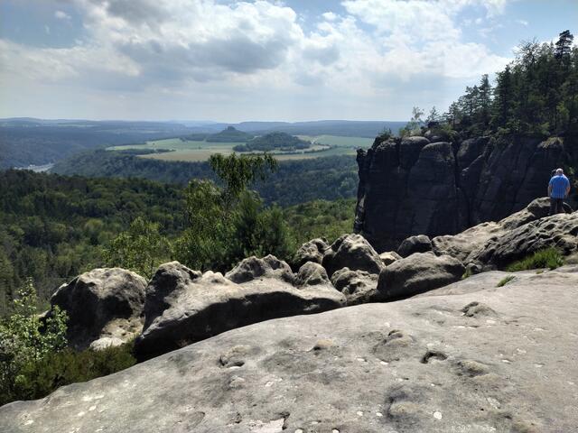 Ein Lieblingsplatz unseres Freundes - dort kann man vortrefflich picknicken und dabei die tolle Aussicht genießen. Vor uns die Tafelberge, von denen es einige in der Umgebung gibt.  | Foto: sigischlottke