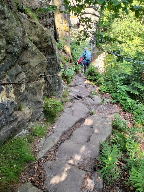 Trittsicher sollte man schon sein, wenn man diese Pfade geht.  | Foto: sigischlottke