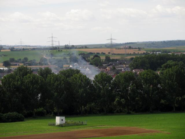 Weißer Rauch? Die Richtung ließ schon auf das Gewerbegebiet Horkheim schließen und dass das kein normales Feuer ist. | Foto: WandernGabyErich