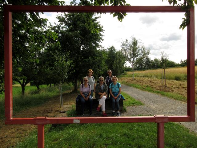 Station 2: Ein Rahmen für die Damen | Foto: WandernGabyErich
